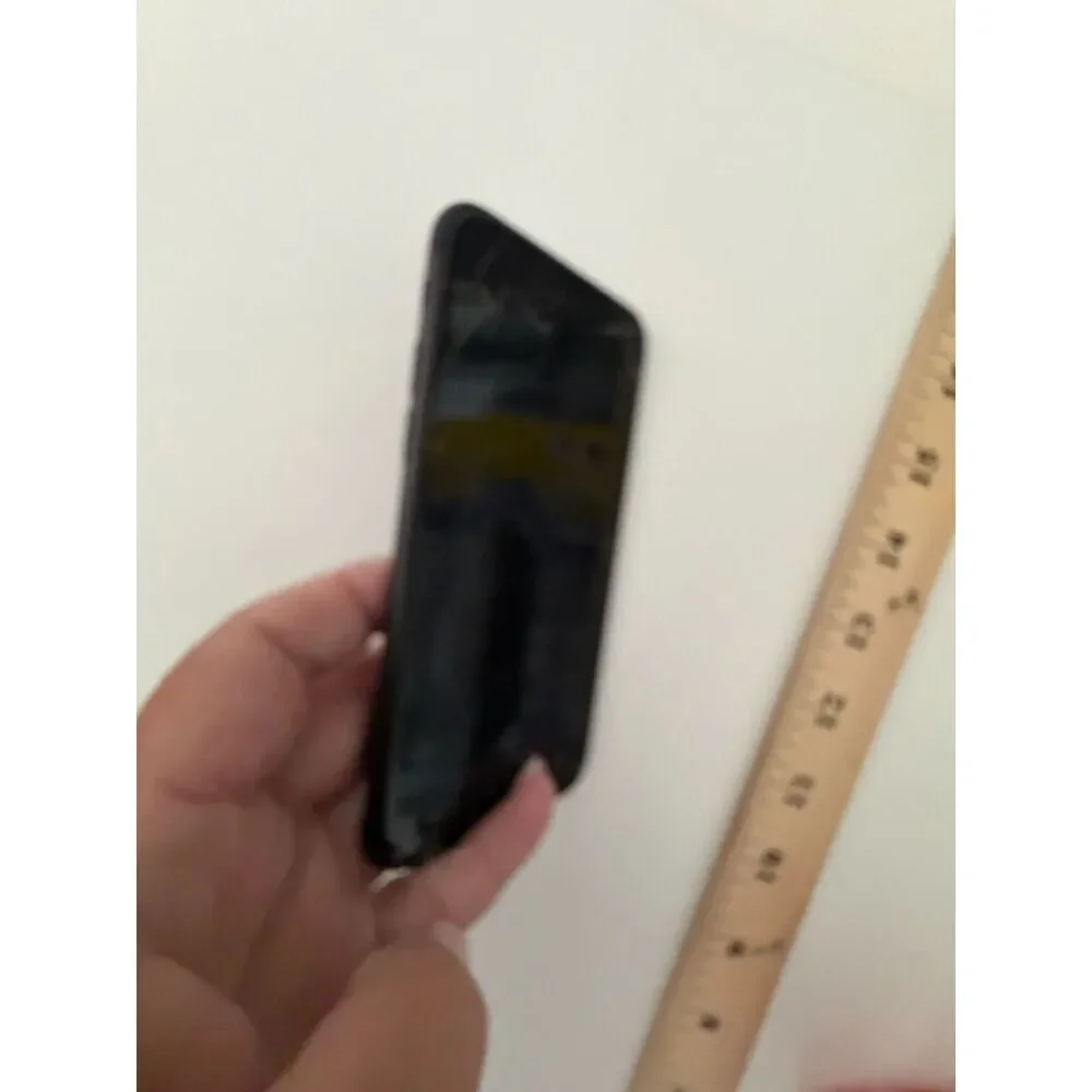 Apple iPhone 7 A1660 black smartphone